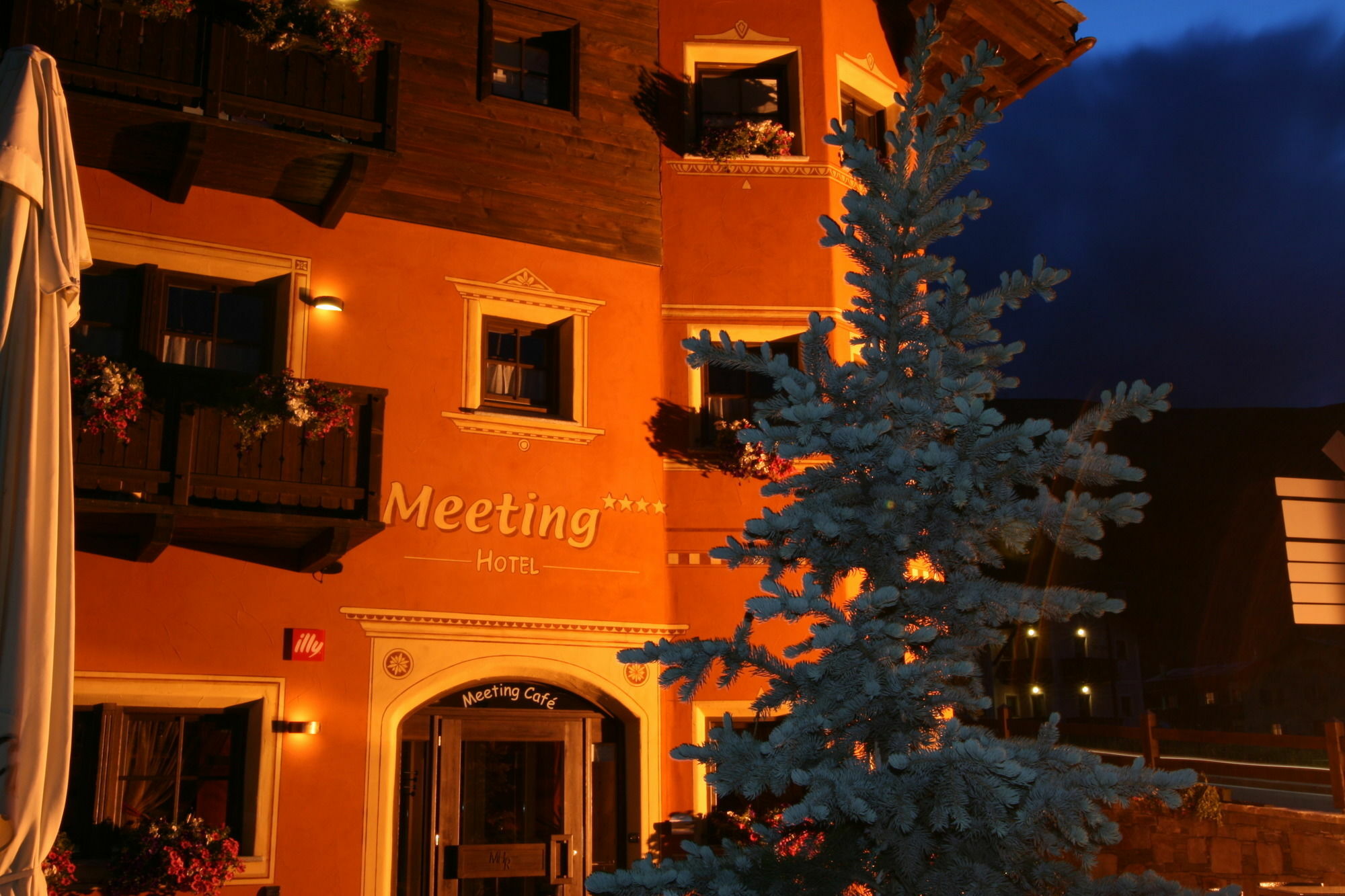 Hotel Meeting ลีวินโญ ภายนอก รูปภาพ